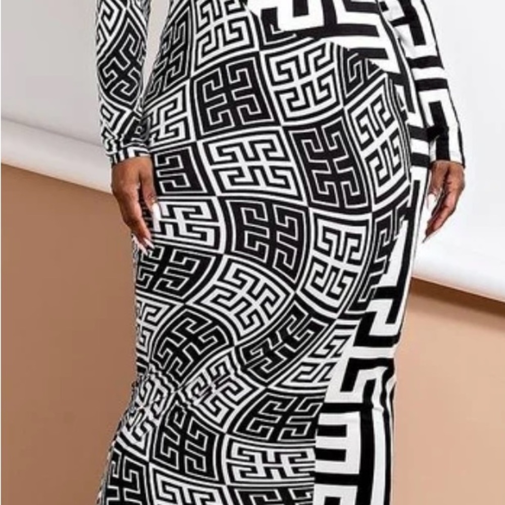 Chic Black and White Geometric Maxi Dress